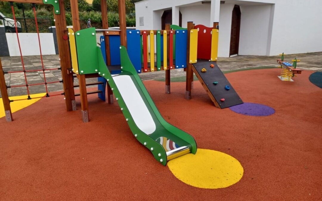 Mejoras de mobiliario y seguridad en los parques infantiles