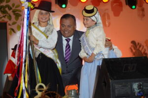 Tania Ramos junto al Alcalde y la Romera Infantil 2022