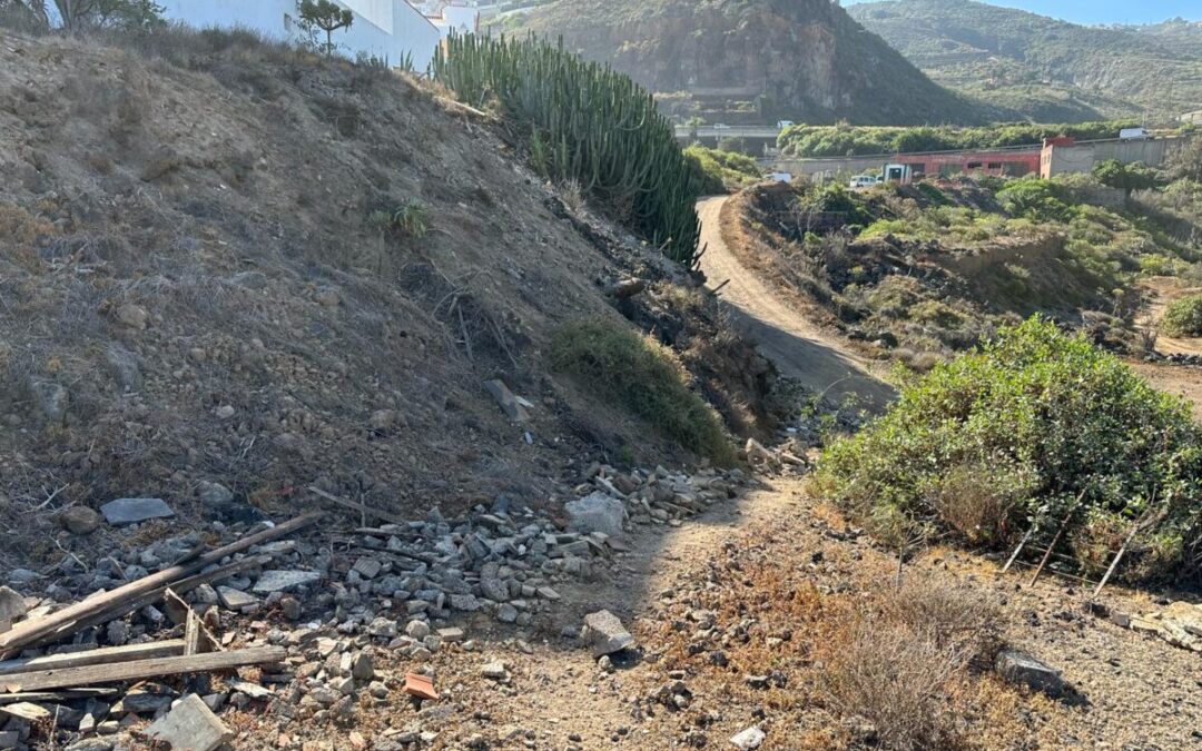 Comienza la erradicación de una escombrera ilegal en San Juan